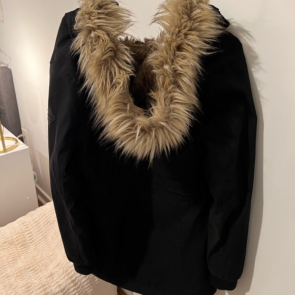 Hollister black parka. Size medium. Great for winter! - Picture 3 of 3